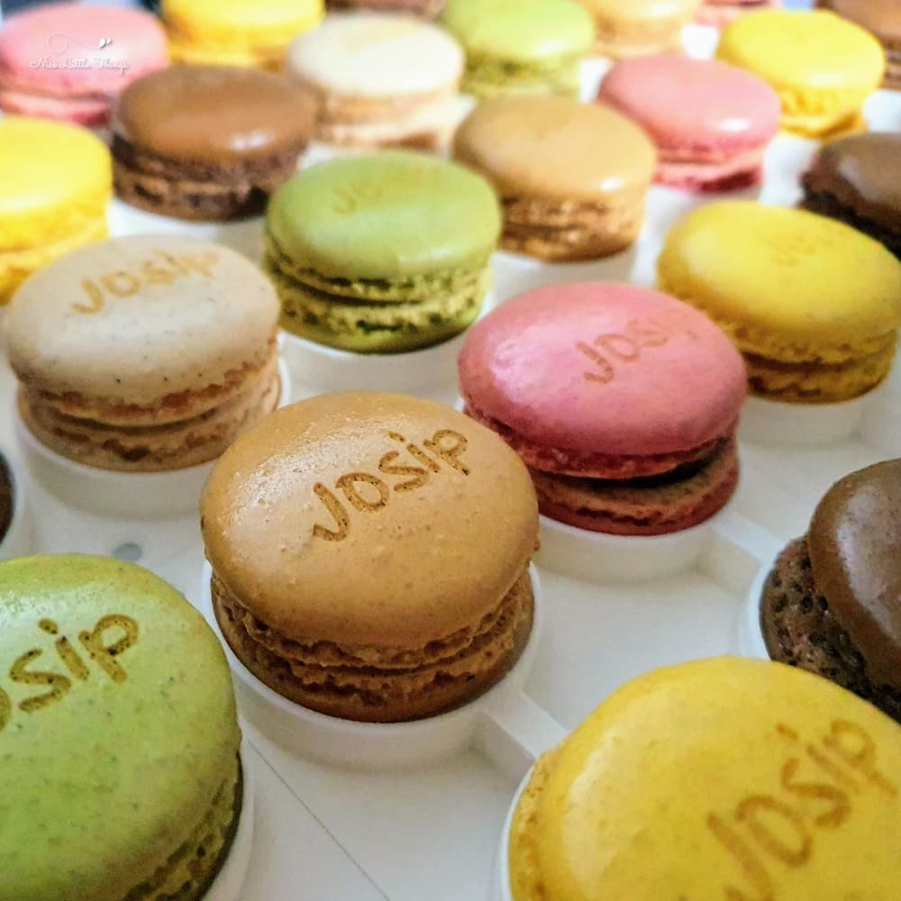 personalised premium macarons
